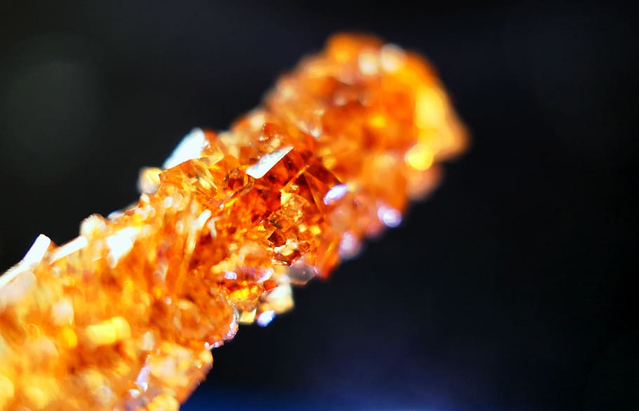 What is Amber and What Does Amber Smell Like? Pura